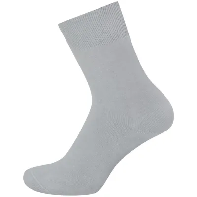 Světlá šedá